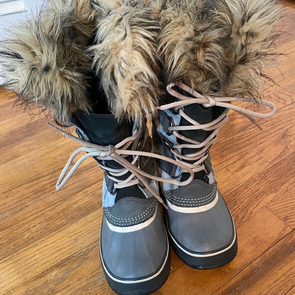 Sorel Women’s boots - size 6